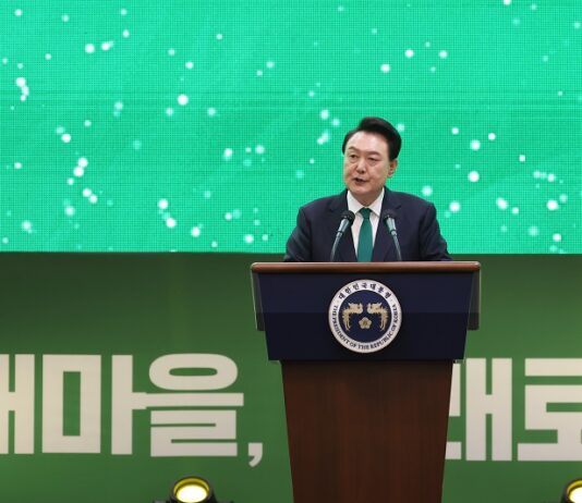 “위기를 기회로 바꿔낸 새마을운동 정신 절실…4대 개혁 반드시 완수” 윤 대통령, 전국새마을지도자대회 3년 연속 참석…근면, 자조, 협동의 정신 강조