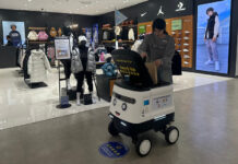 내가 구입한 물건, 로봇이 알아서 주차장까지 옮겨준다 .. 롯데아울렛 남악점에서 자율주행 로봇배송 실증서비스 시연회 개최
