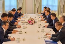 방미 동행 기업인들 만난 이 대통령 “함께 힘 모아 위기를 기회로”